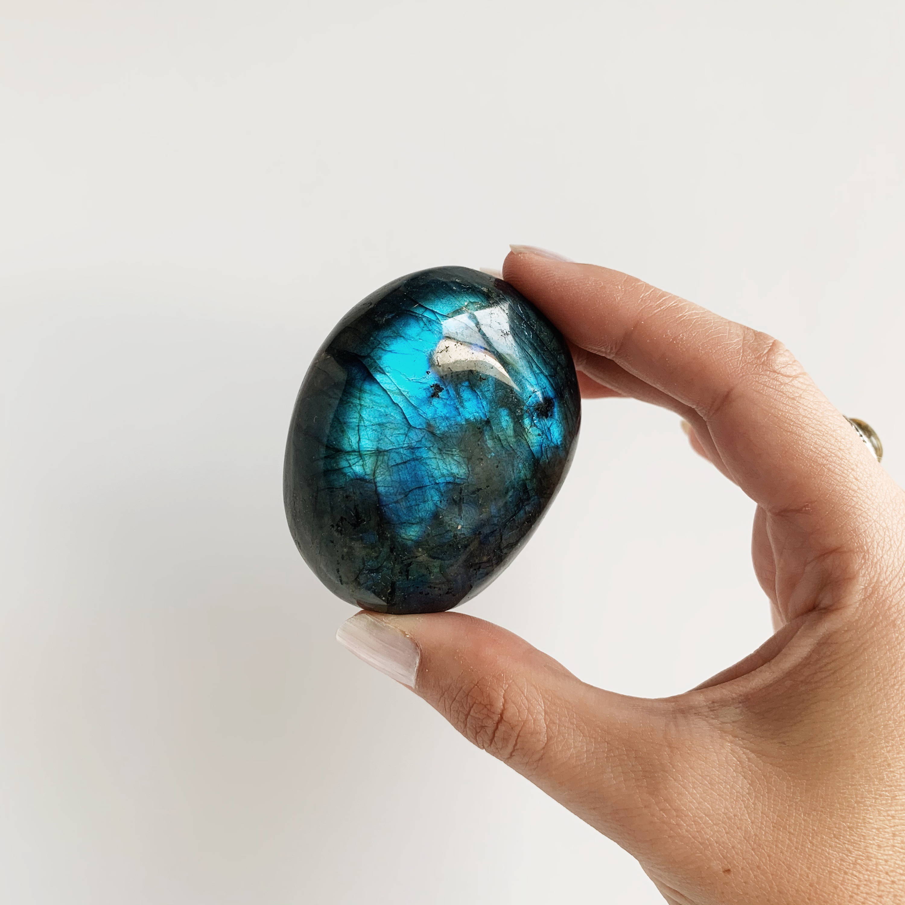 Labradorite, a crystal for beginners
