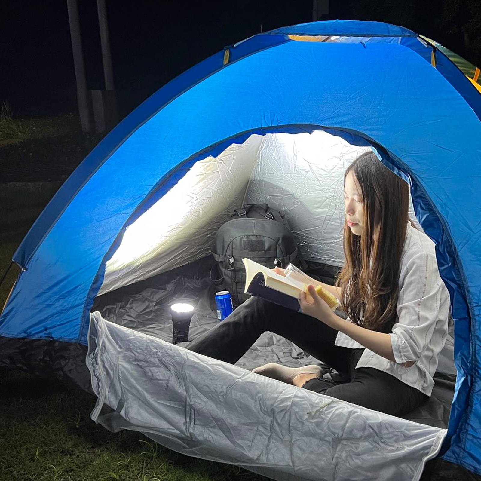 girl using a LED rechargeable torch Imalent MS12 Mini while camping