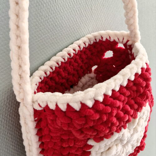 Haakpatroon Fluffy knuffeltas voor kinderen met hartje