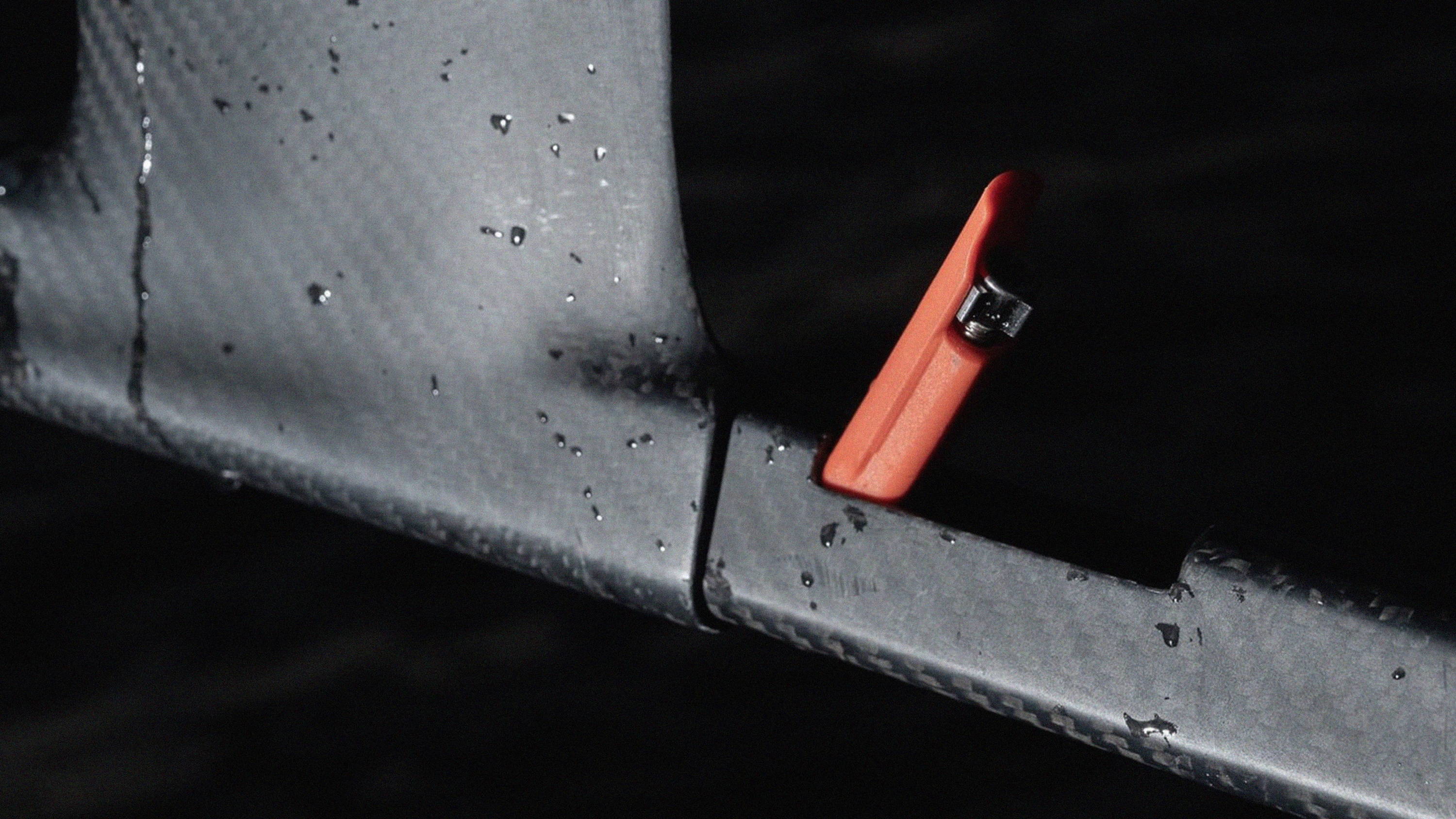 Green Hat Kiteboarding-Slingshot One Lock System Close Up View Open