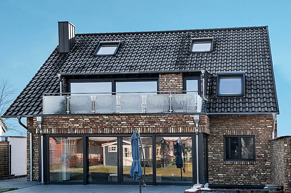 Engel & Völkers vermarktet Luxushaus für zwei Generationen in Neuss