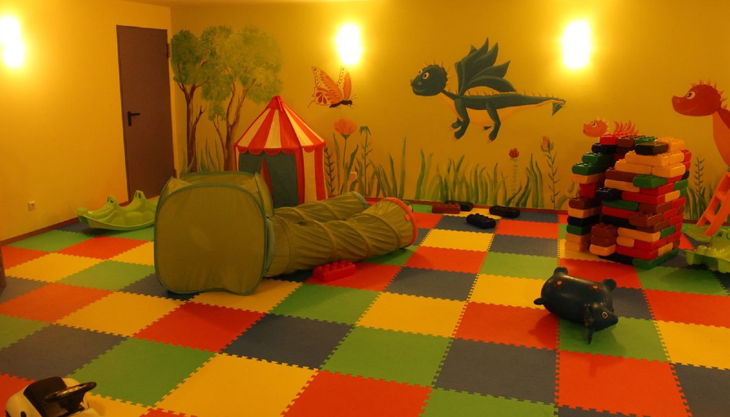 ritterland spielbereich mit weichmatten
