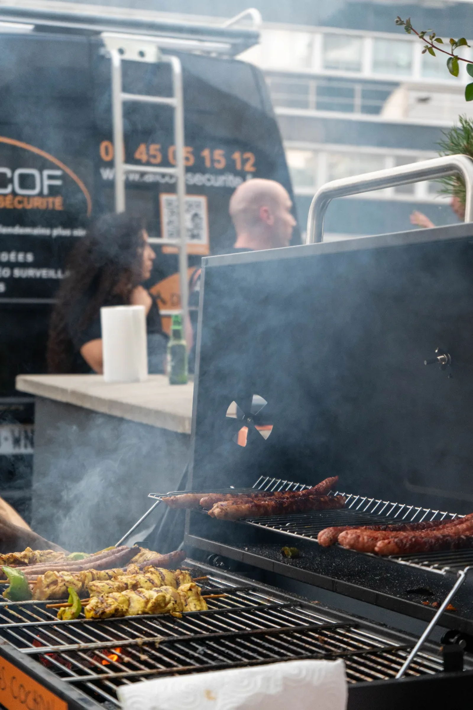 Chez ALCOF, l’été se vit aussi autour d’un bon barbecue ! 🔥