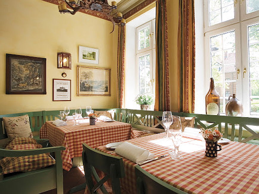  Hamburg
- Das Restaurant selbst ist in einem romantischen Haus beheimatet, das im 15. Jahrhundert nach dem Lieblingspferd des Fürsten von Hessenstein benannt wurde.
© Gut Panker Fotografie Kirsten Nijhof
