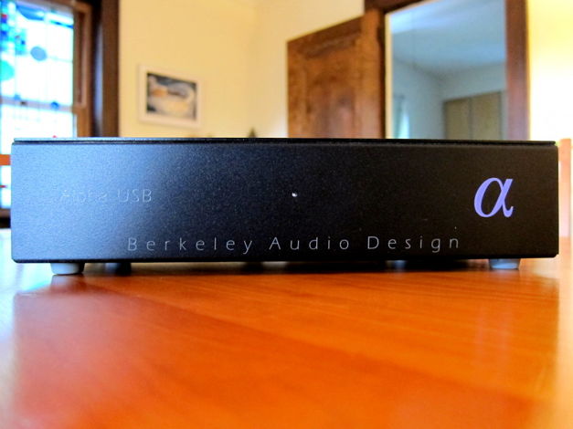 Berkeley Audio Design Alpha USB Converter ::: MINT