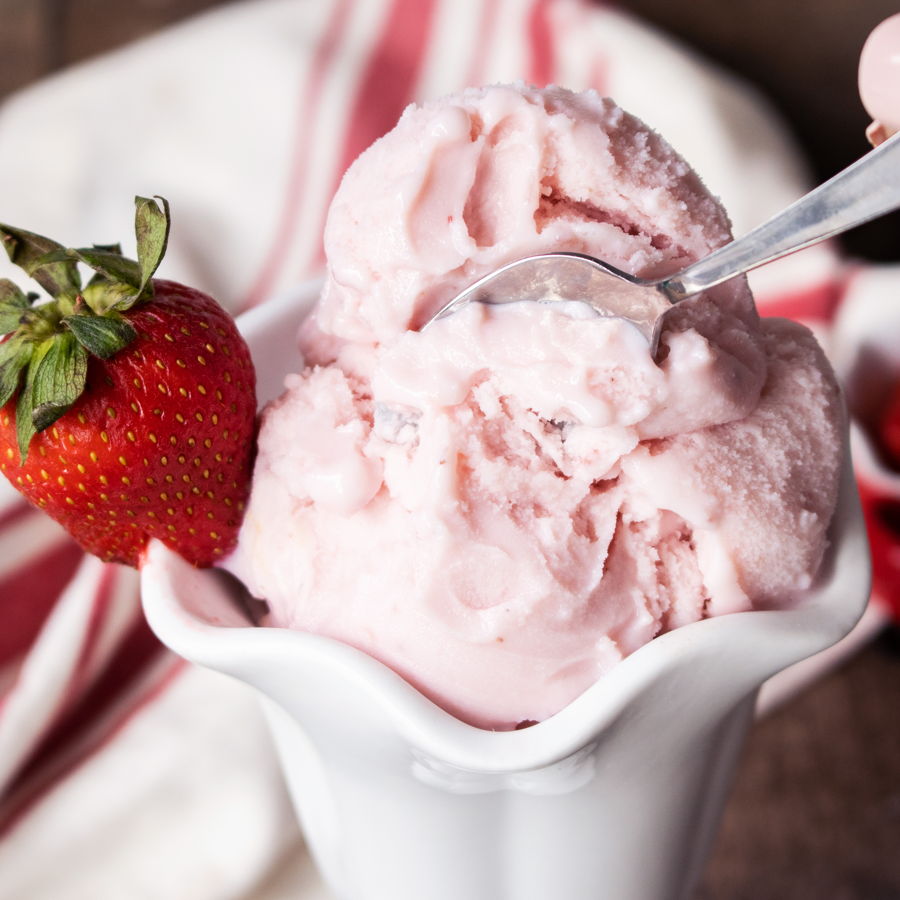 keto strawberry ice cream