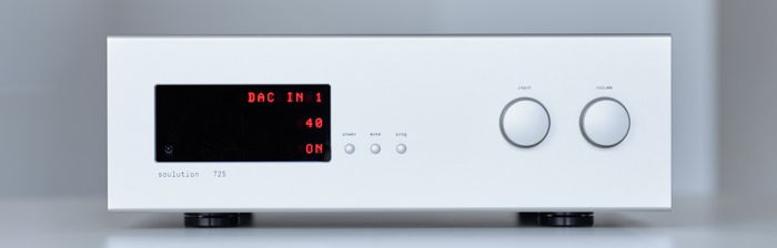 Soulution 725 preamp US version, 1.5 years old.