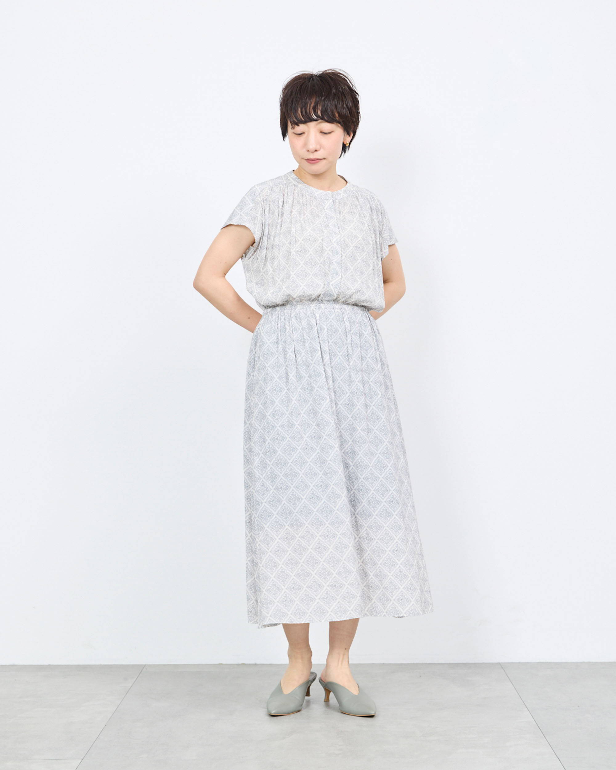 デシンギャザーワンピース着用レビュー