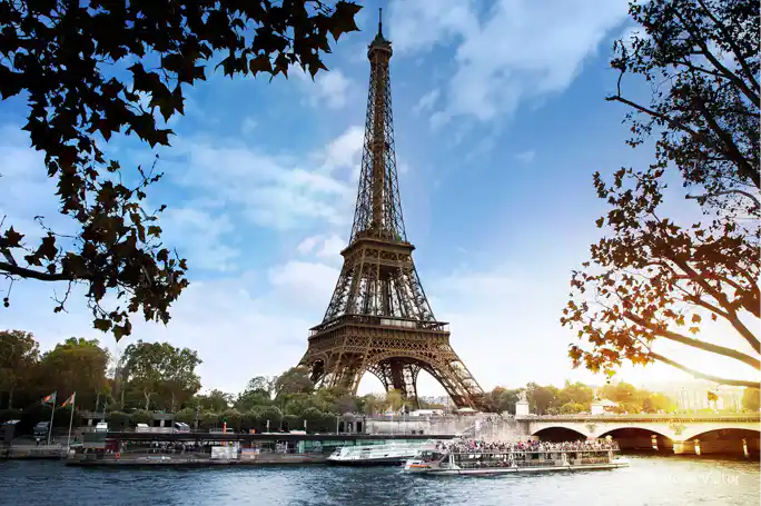 Seine River Sightseeing Cruise with Commentary