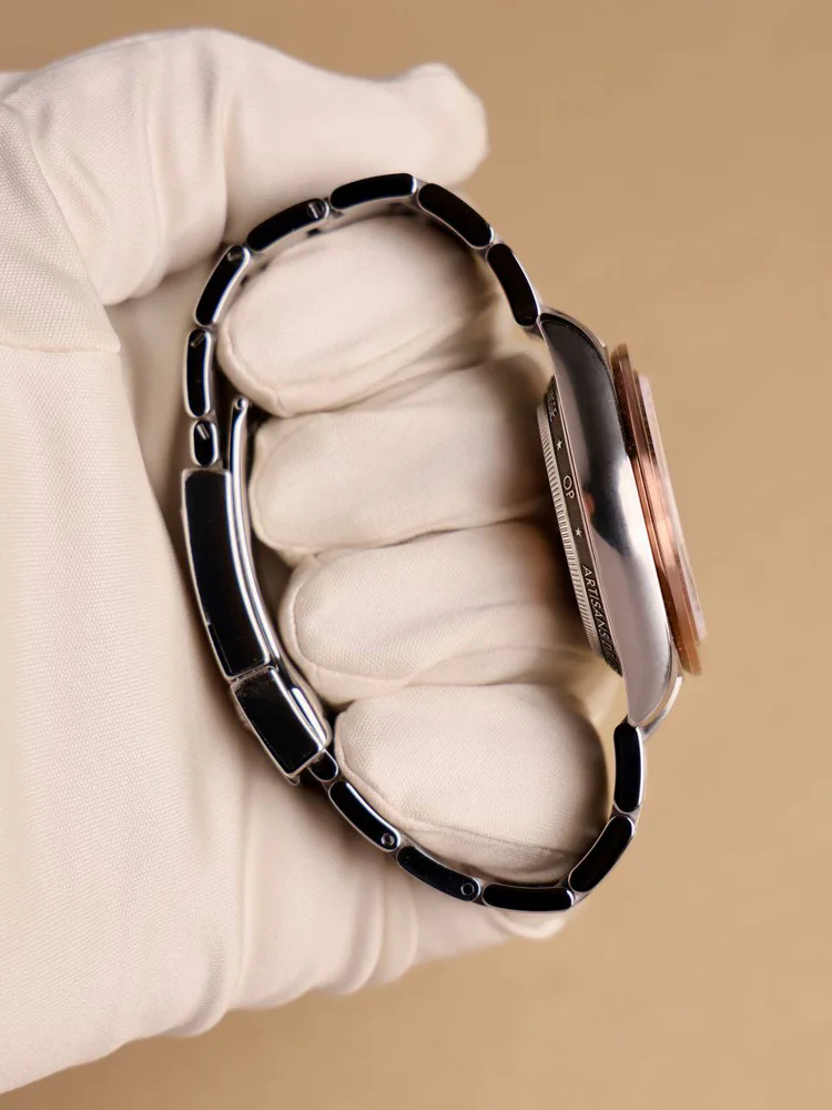 Ventura by Artisans de Genève 2025 Box+Papers