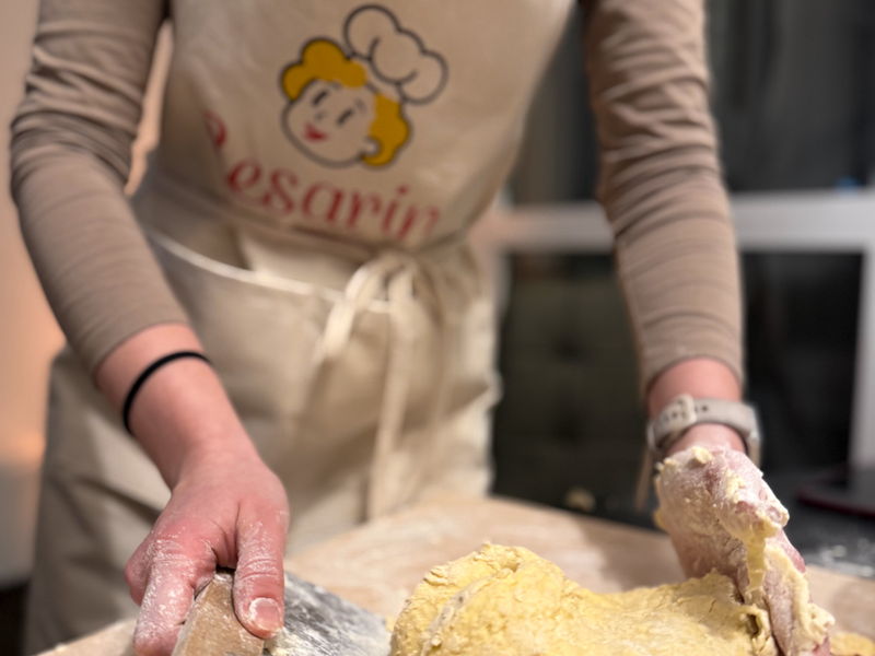 Cours de cuisine Milan: Pétrissez, riez, mangez : comme avant, ensemble.