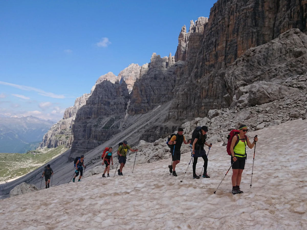 Geführte Alpenüberquerung mit Bergführer der Bergschule Kleinwalsertal im alpinen Gelände