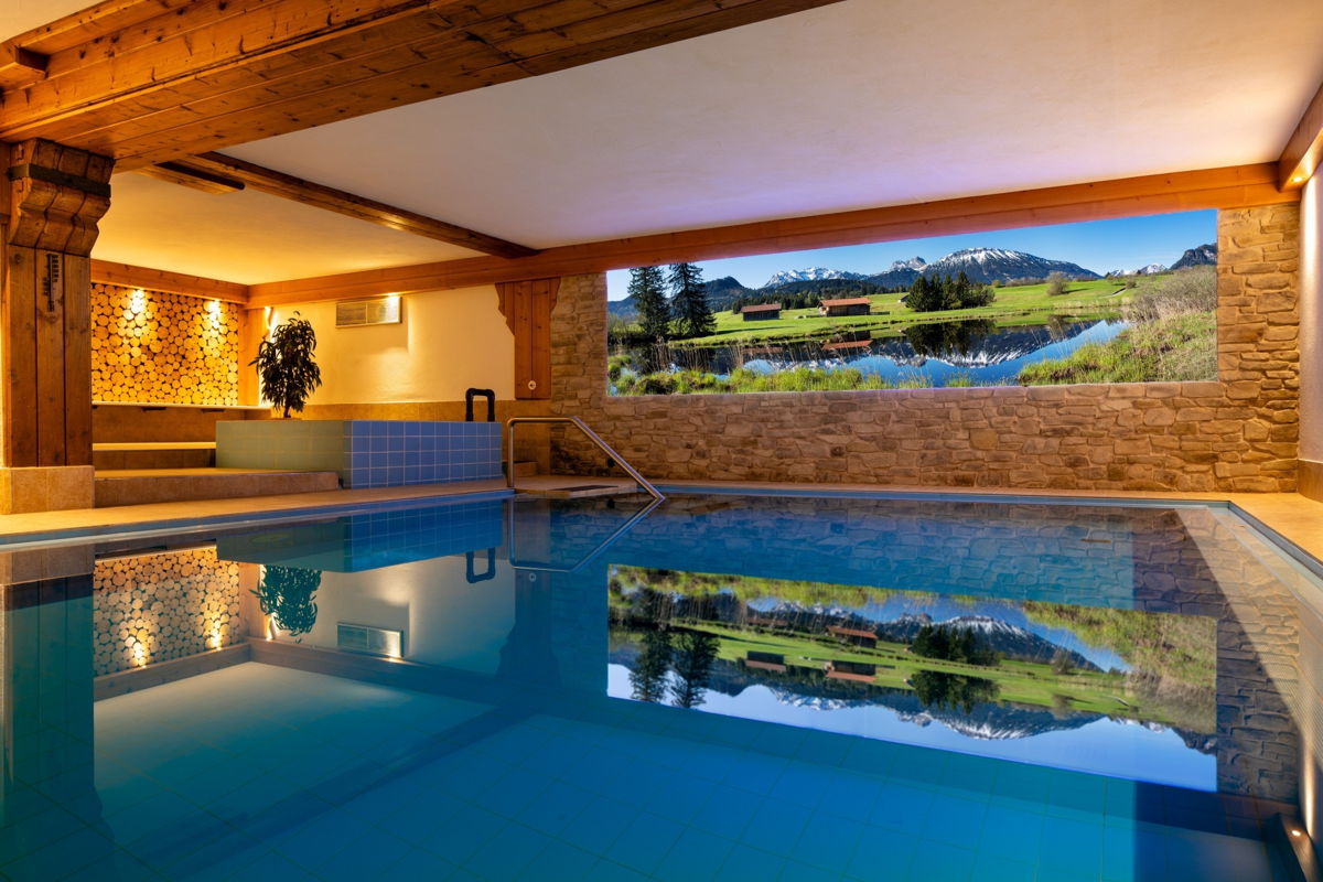 Hallenbad für Kinder und Erwachsene im Haus der Ferienwohnung.