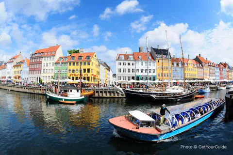 Canal Boat Cruise & Old Town/Nyhavn Walking Tour
