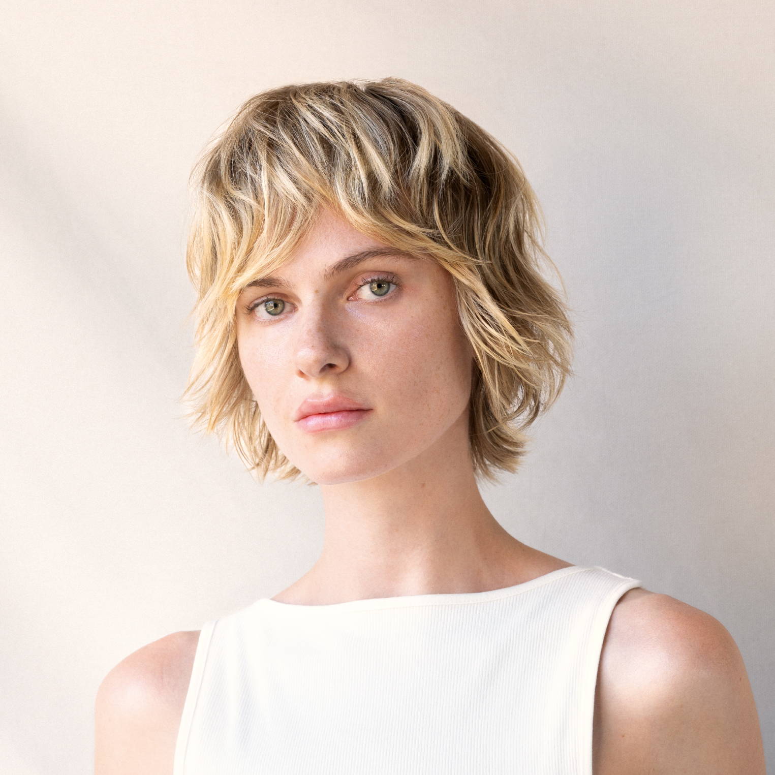 woman with a blonde bob haircut