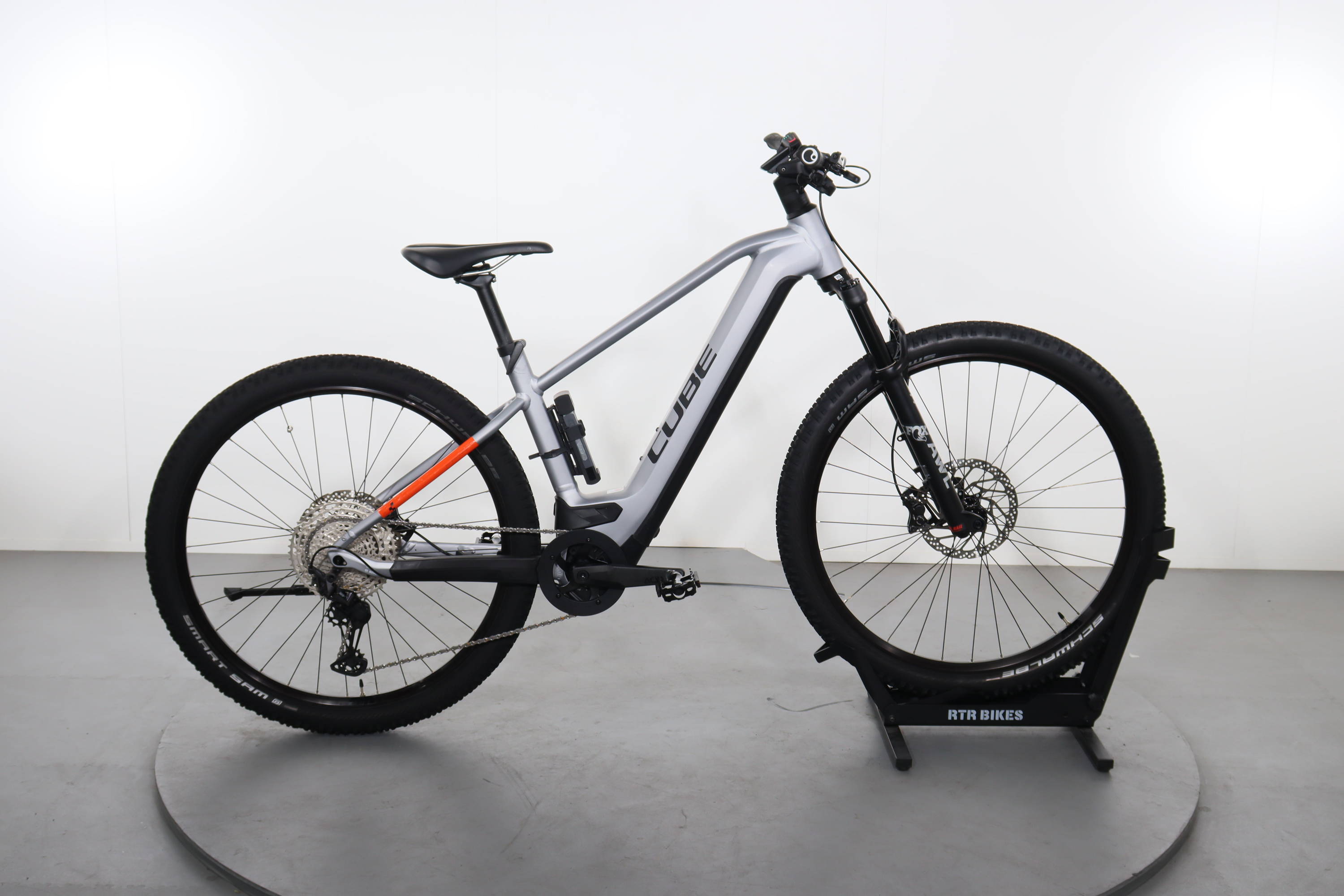 Cube Reaction Hybrid Pro