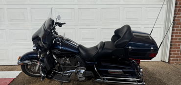 2012 HARLEY-DAVIDSON FLHTCU ULTRA CLASSIC ELECTRA GLIDE (TWO TONE) motorcycle for rent near Virginia Beach, VA