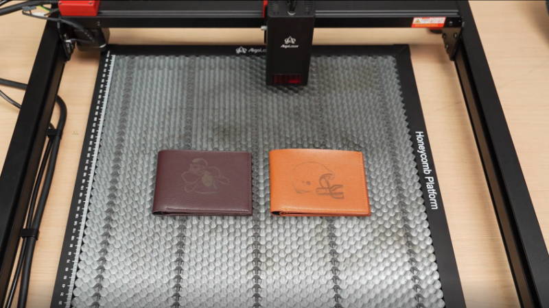 Cartera personalizada de cuero con grabado láser 011