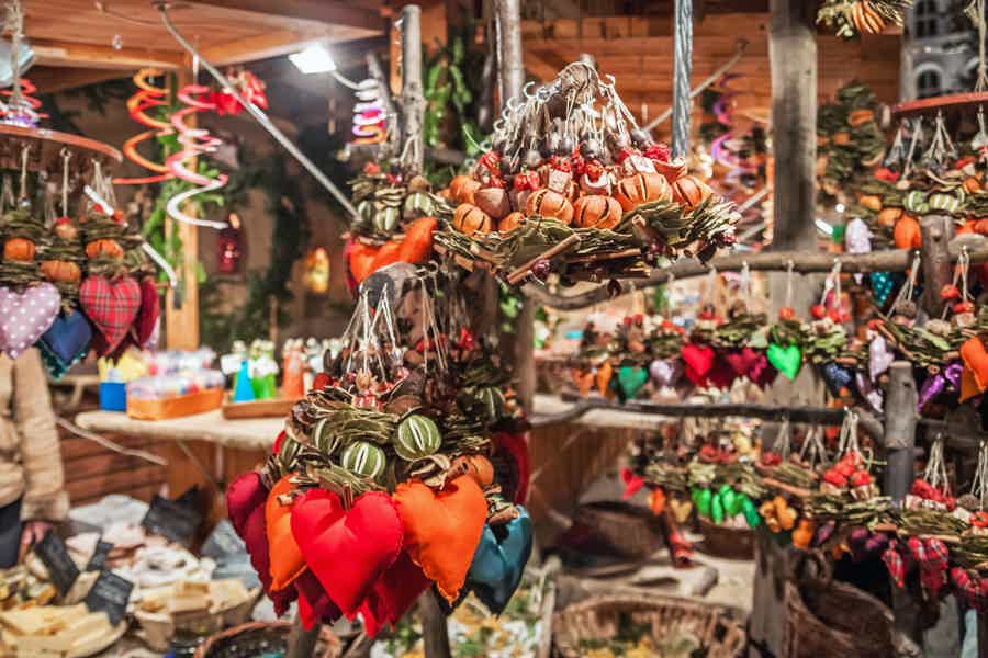 Christmas Market Guided Walking Tour with Tastings - photo 3