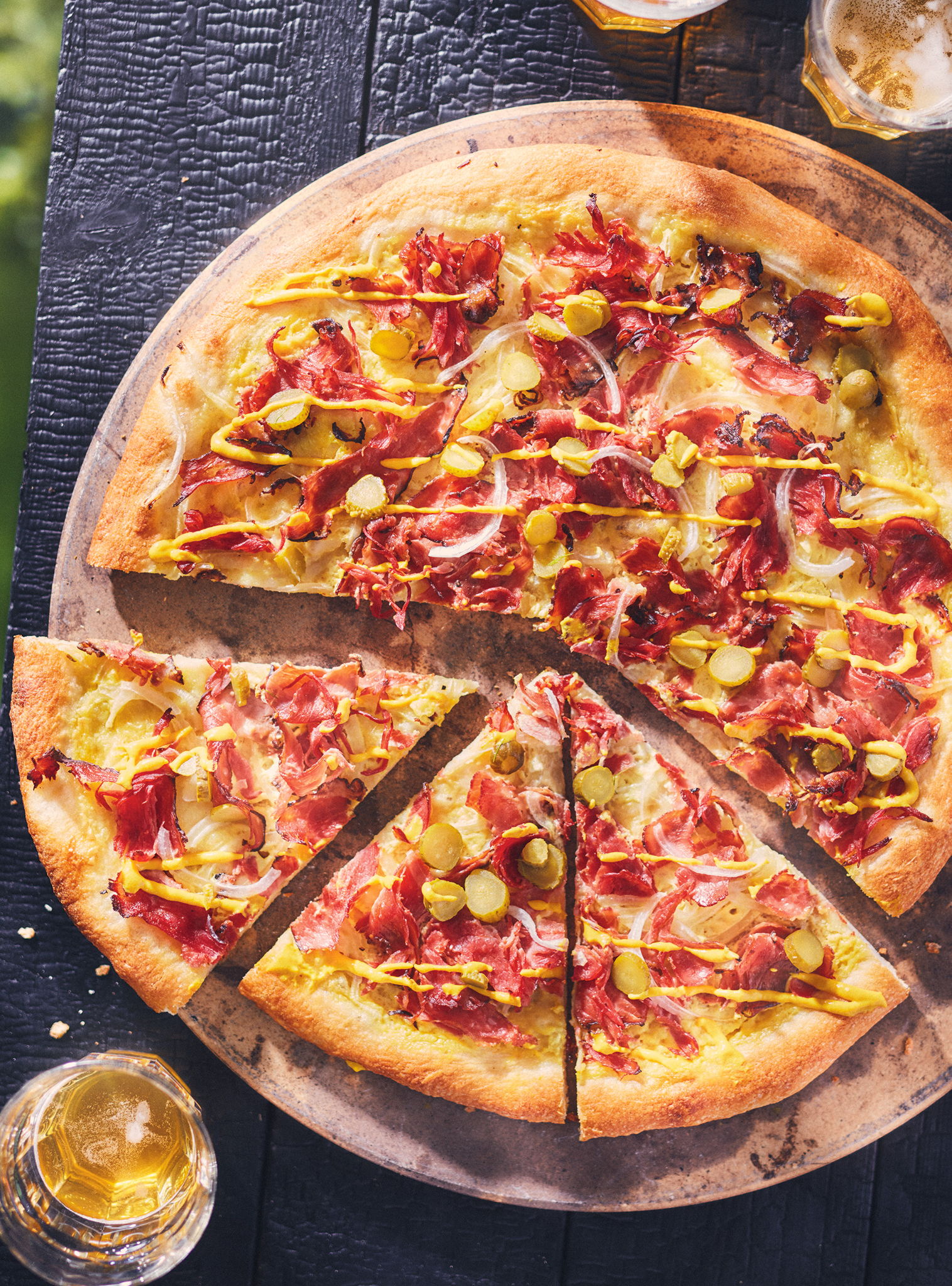 Smoked Meat Pizza in the Pizza Oven | RICARDO