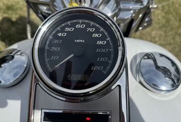 2016 HARLEY-DAVIDSON TOURING ROAD KING (TWO TONE) motorcycle for rent near RAPID CITY, SD