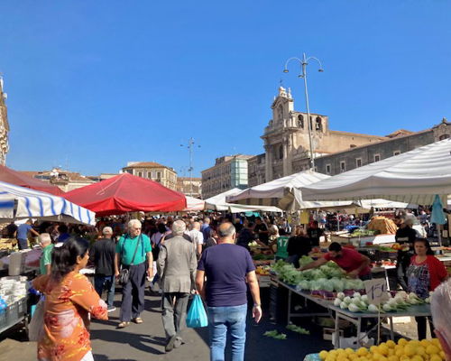 Tour enogastronomici Catania: Visita al mercato "Fera o Luni" e cooking class