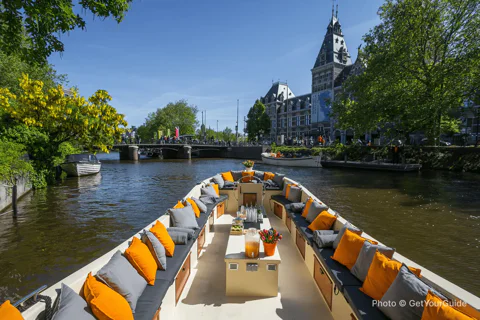 Canal Cruise in German with Unlimited Drinks