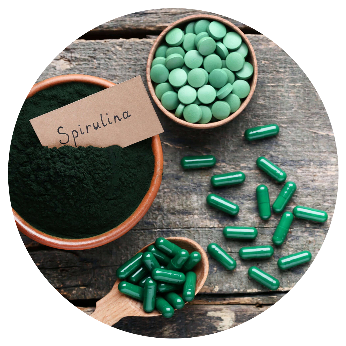 Green pills made of Spirulina used in the best multivitamins for men