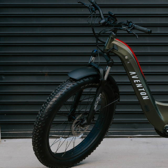 the front wheel and handlebars on an aventon aventure electric fat tire bike