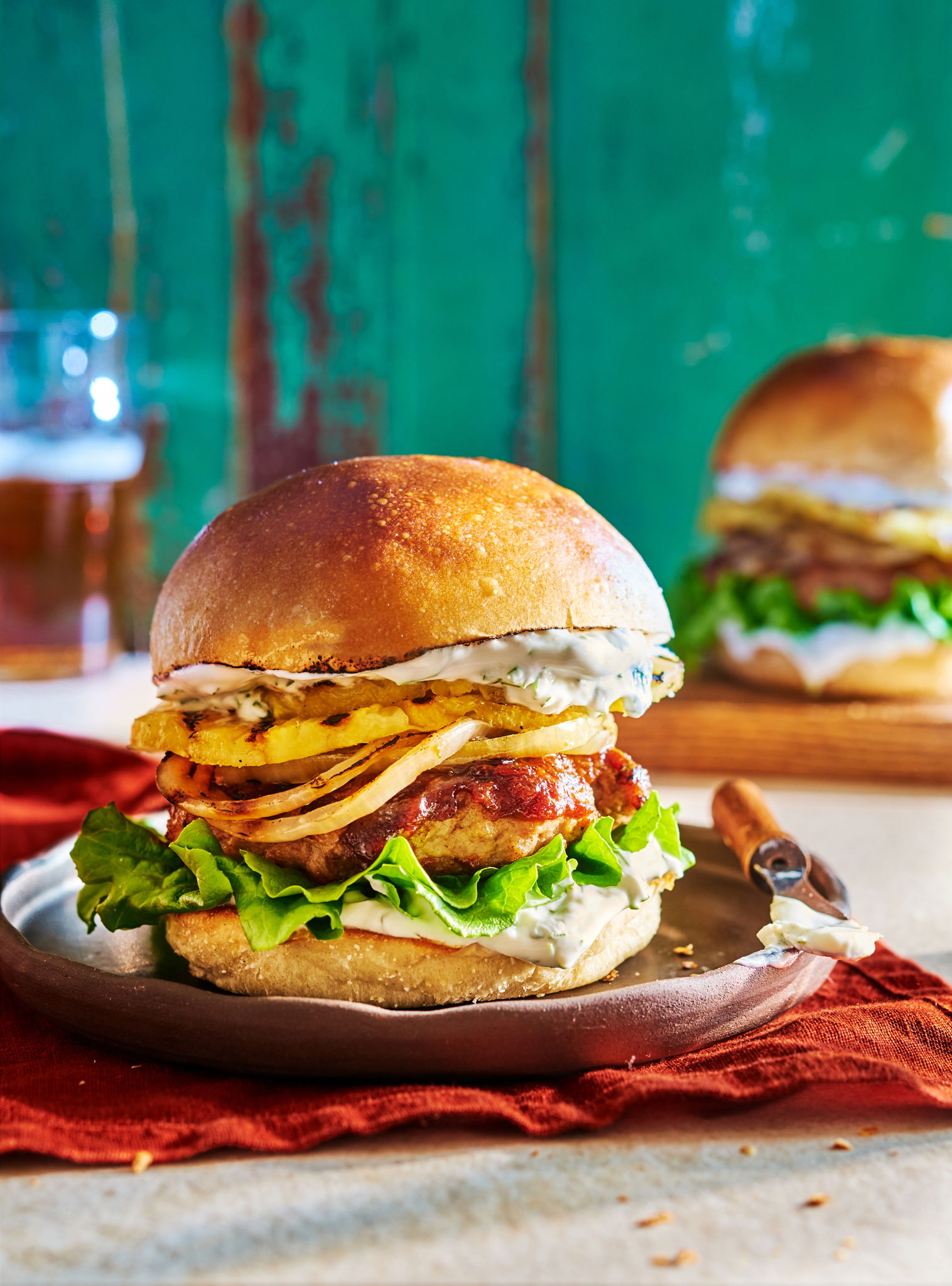 Al Pastor Burgers with Cilantro-Lime Greek Yogurt Sauce | RICARDO