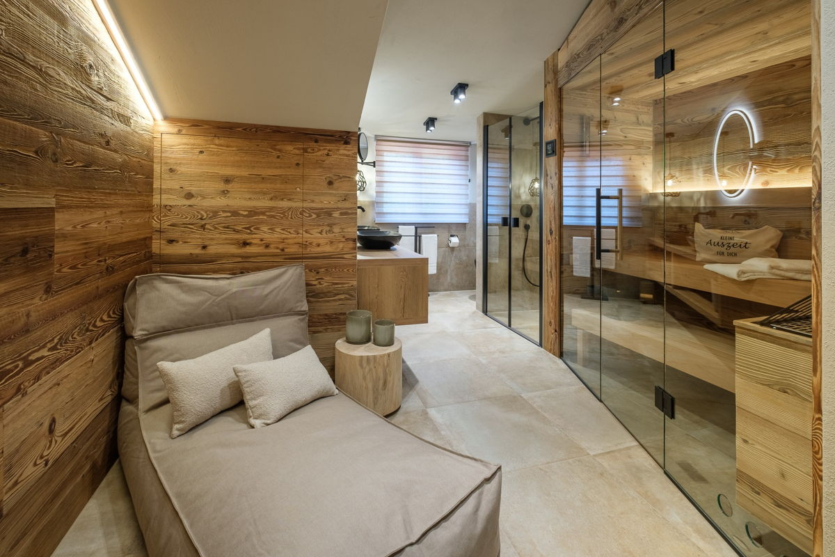Bad mit finnischer Sauna