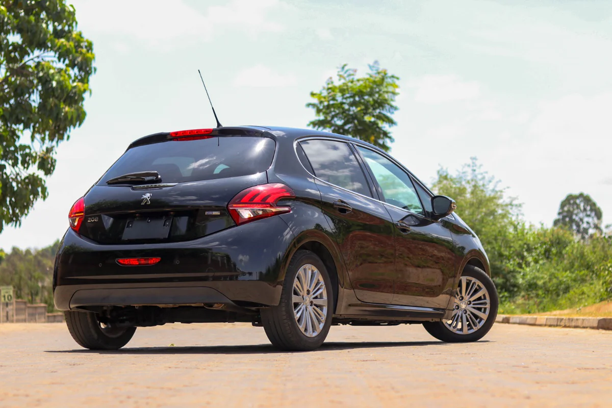2016 Peugeot 208 — Royal Max Motors — photo 14 of 16