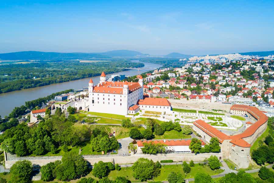 Budapest-Bratislava private transfer with luxury van - photo 5