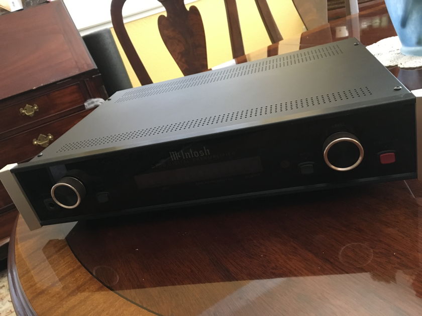 MCIntosh D-100 Preamplifier