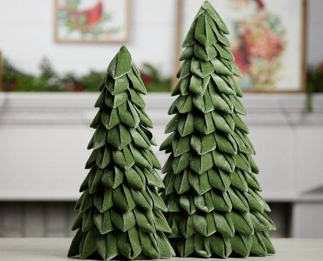 outdoor decoration nutcrackers with wreath and candy cane