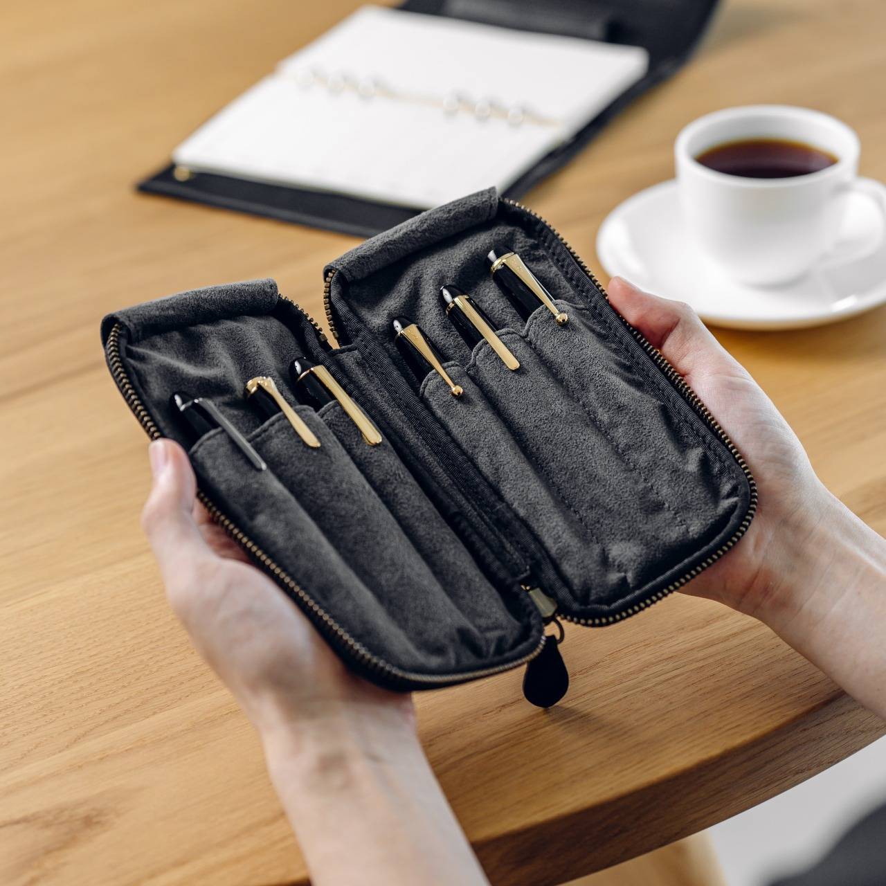 Pre-order] Zip pencil case for those who are particular