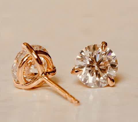 Design your diamond studs