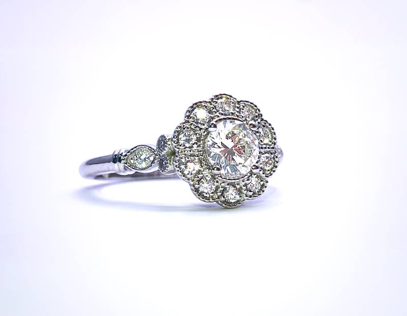 Flower ring with diamonds