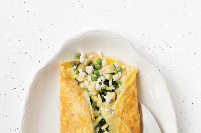 Omelette aux courgettes, aux petits pois et à la feta