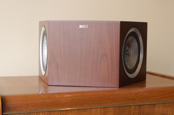 KEF R800 DS Surround Speakers in Walnut