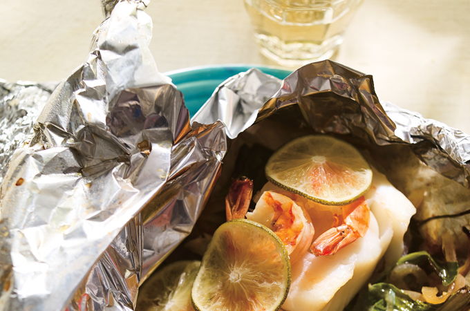 Papillotes de morue, crevettes et bok choy