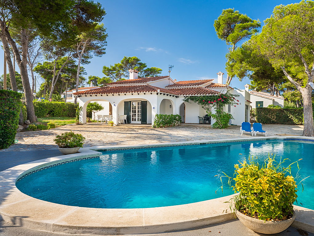  Mahón
- Hochwertige Villa zum Kauf auf Menorca in bester Lage am Strand von Cala Blanca