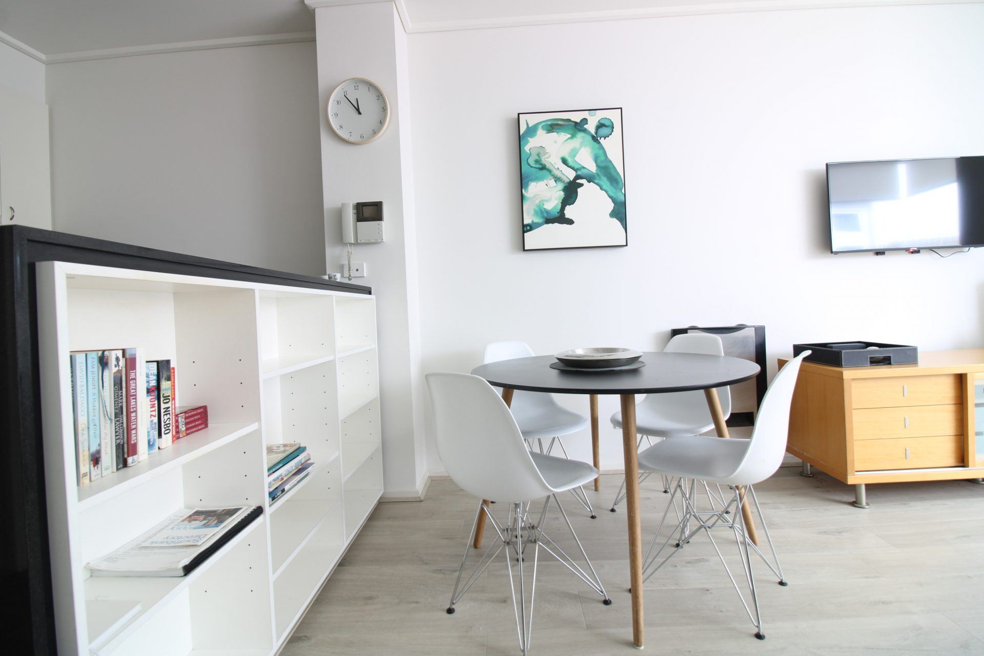 FOR LEASE - Refurbished Fully Furnished Courtyard Residence in Unbeatable Location- Southbank - Image 5