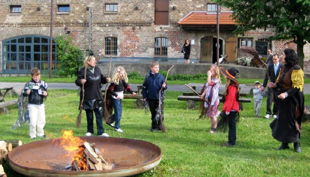 bester geburtstagde spiel mal bunt hexe kinder gruppe besen