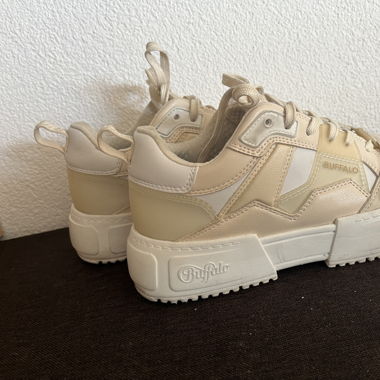 Buffalo Sneaker Size 37