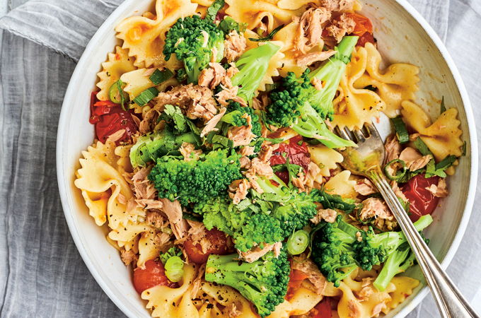 Salade tiède de pâtes au thon et au brocoli