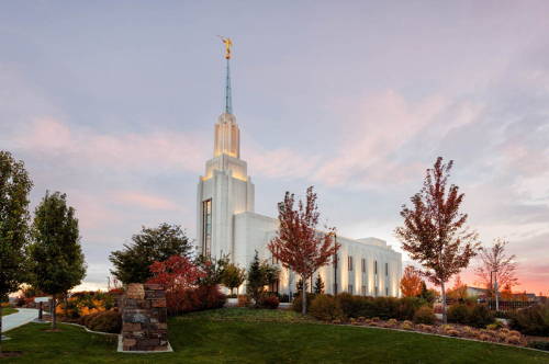 Twin FAlls Temple photo with orange light peeking up over the grounds.