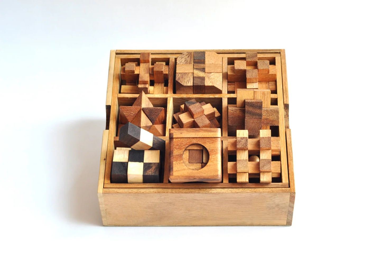 Wooden brain teaser puzzle gift box - 9 individual mechanical puzzle set in own box - Image 2