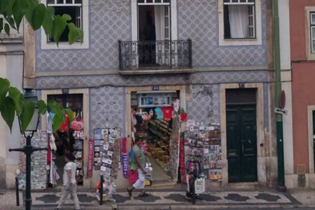 LIS Alfama street by Kristin PickYourDay.jpg