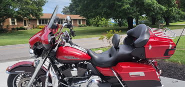 2011 HARLEY-DAVIDSON FLHTK ELECTRA GLIDE ULTRA LTD (TWO-TONE) motorcycle for rent near Maryville, TN